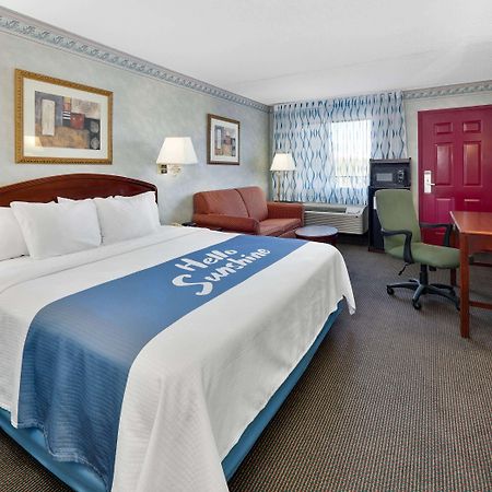 Days Inn & Suites By Wyndham Bentonville Esterno foto