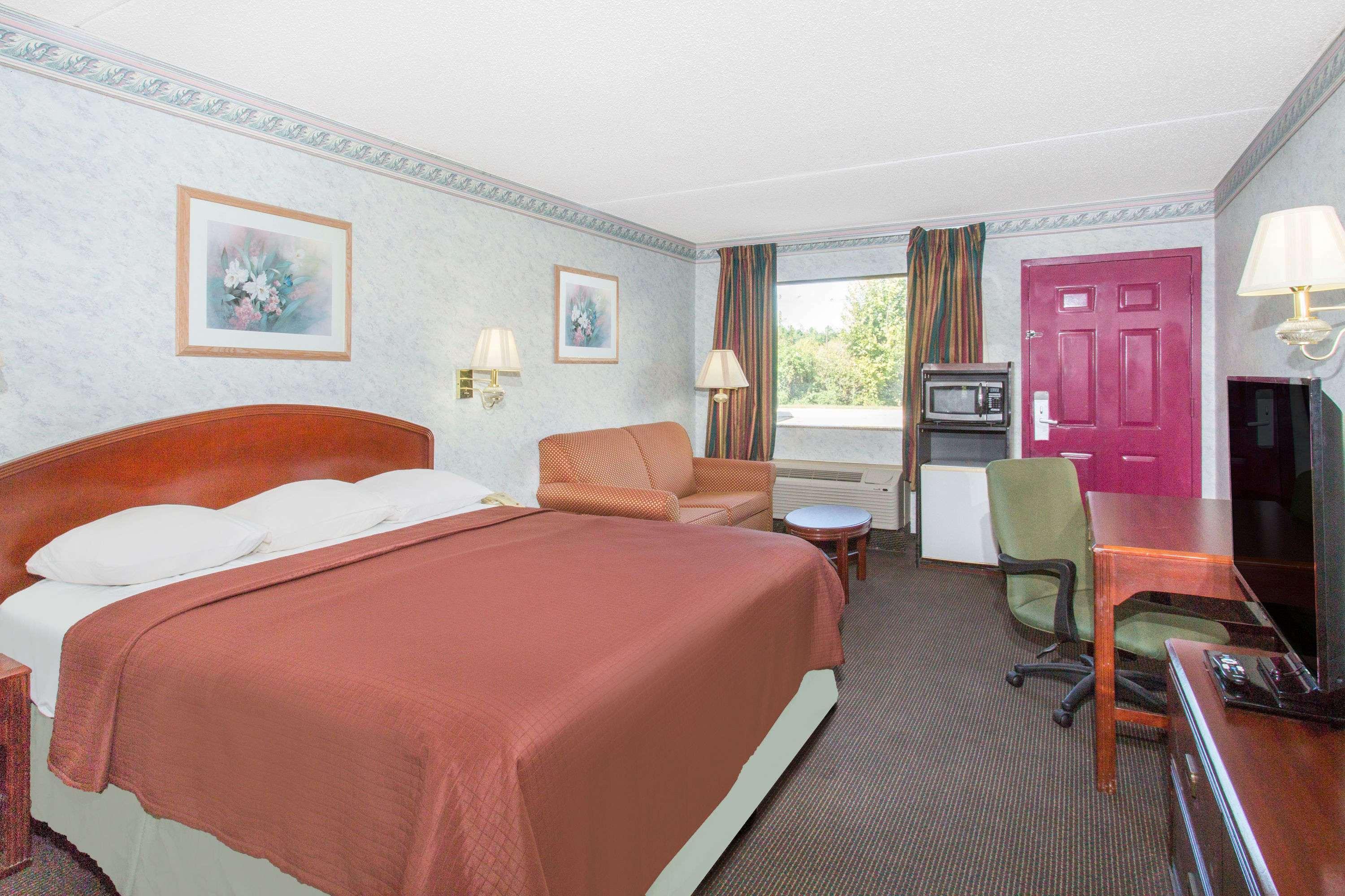 Days Inn & Suites By Wyndham Bentonville Esterno foto