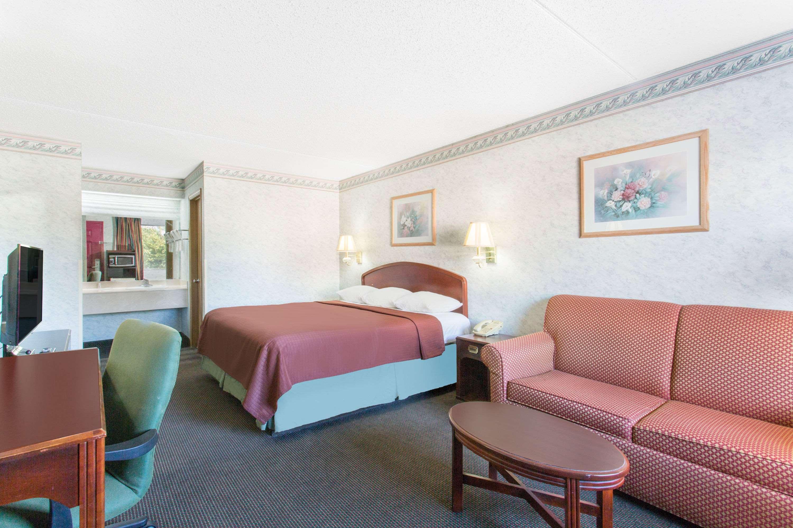 Days Inn & Suites By Wyndham Bentonville Esterno foto