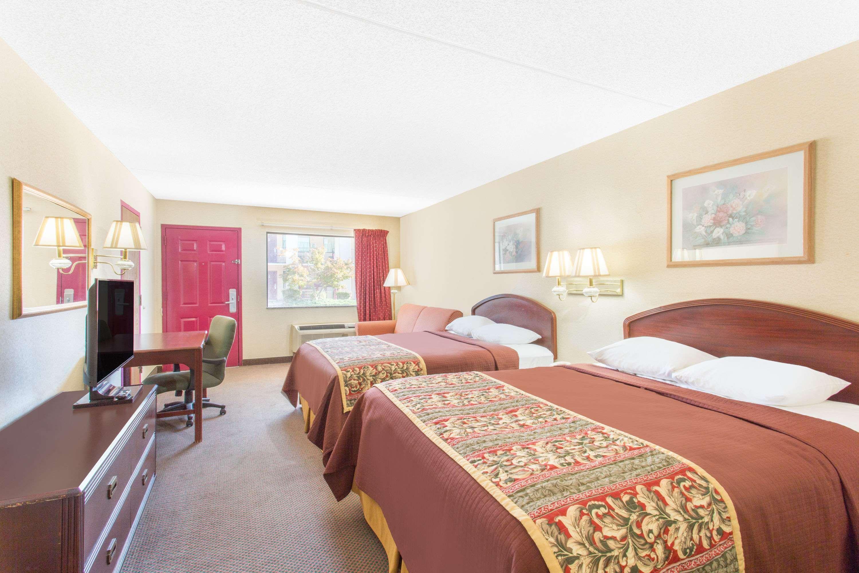 Days Inn & Suites By Wyndham Bentonville Esterno foto