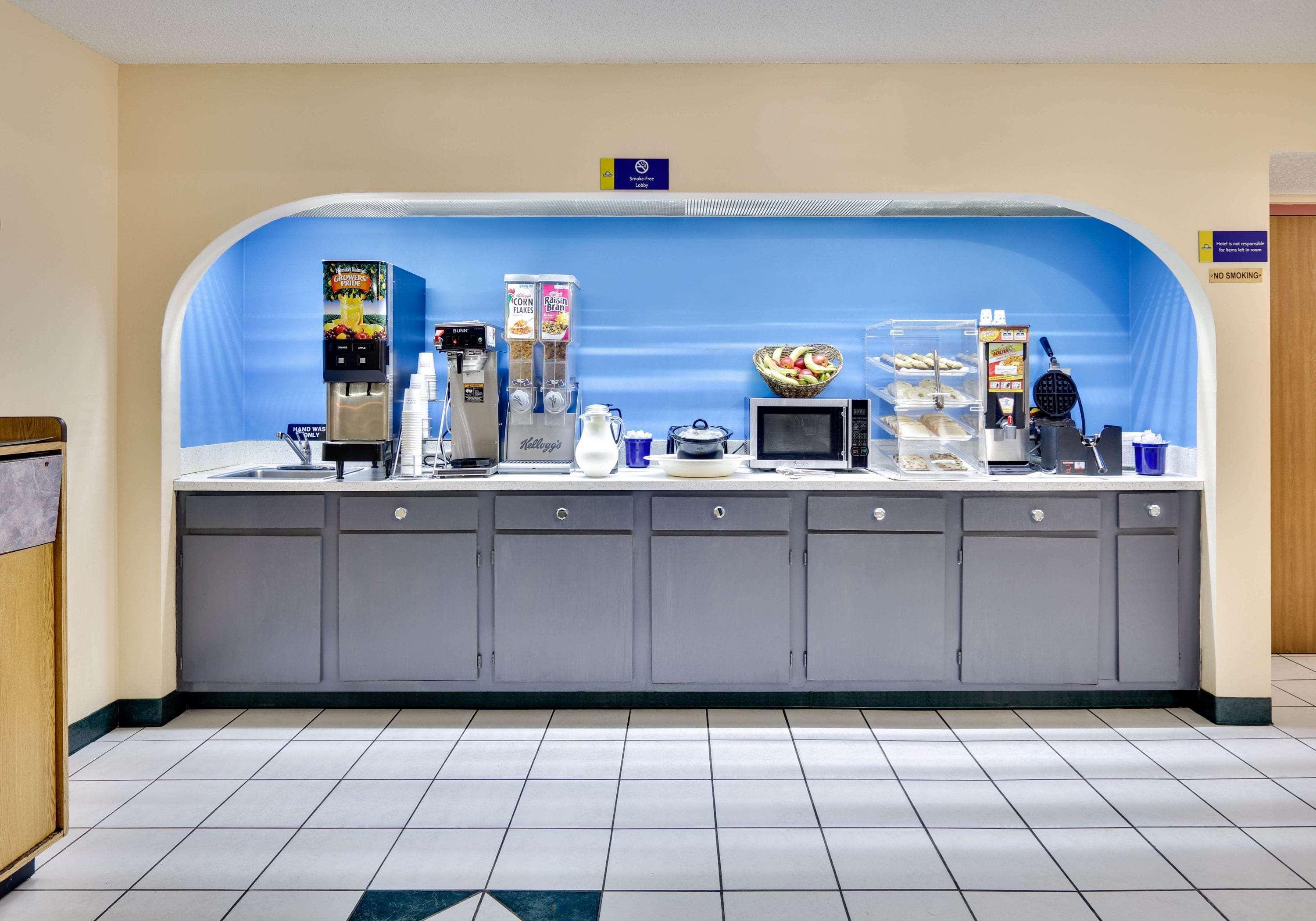 Days Inn & Suites By Wyndham Bentonville Esterno foto