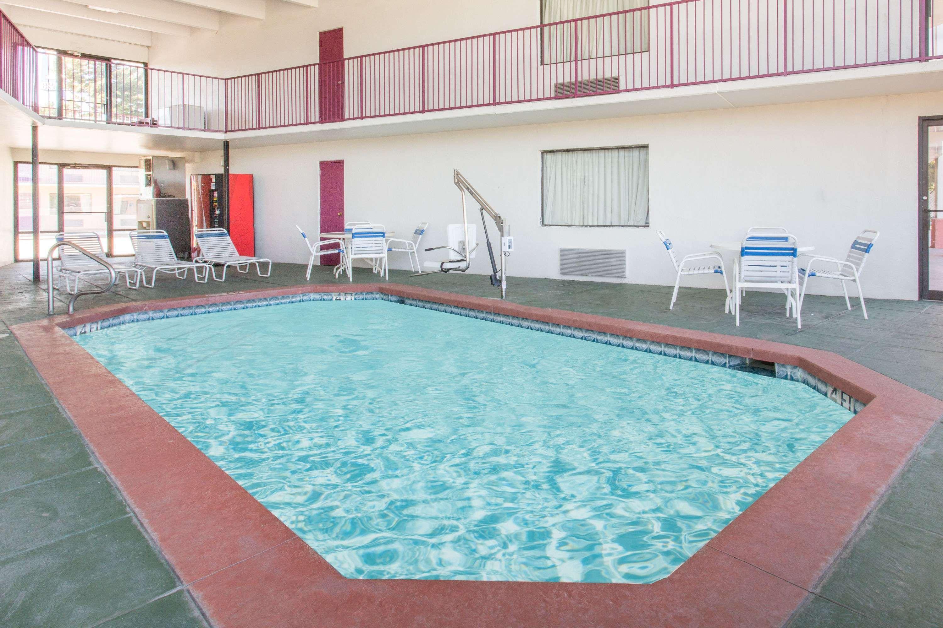 Days Inn & Suites By Wyndham Bentonville Esterno foto