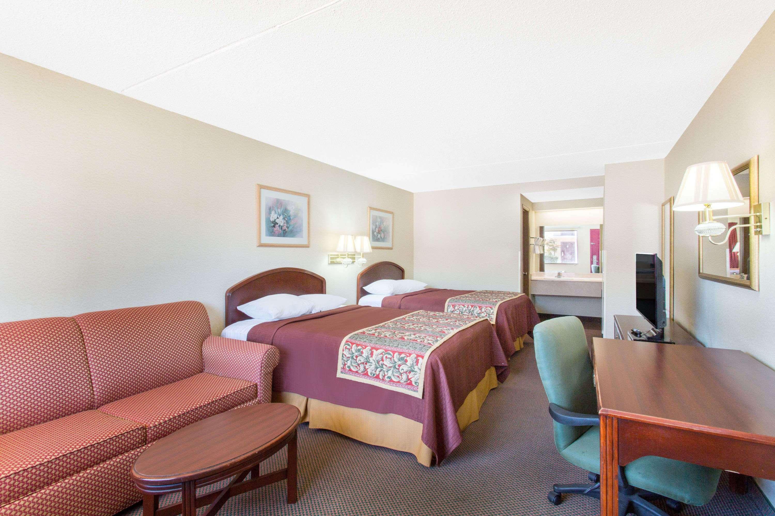 Days Inn & Suites By Wyndham Bentonville Esterno foto