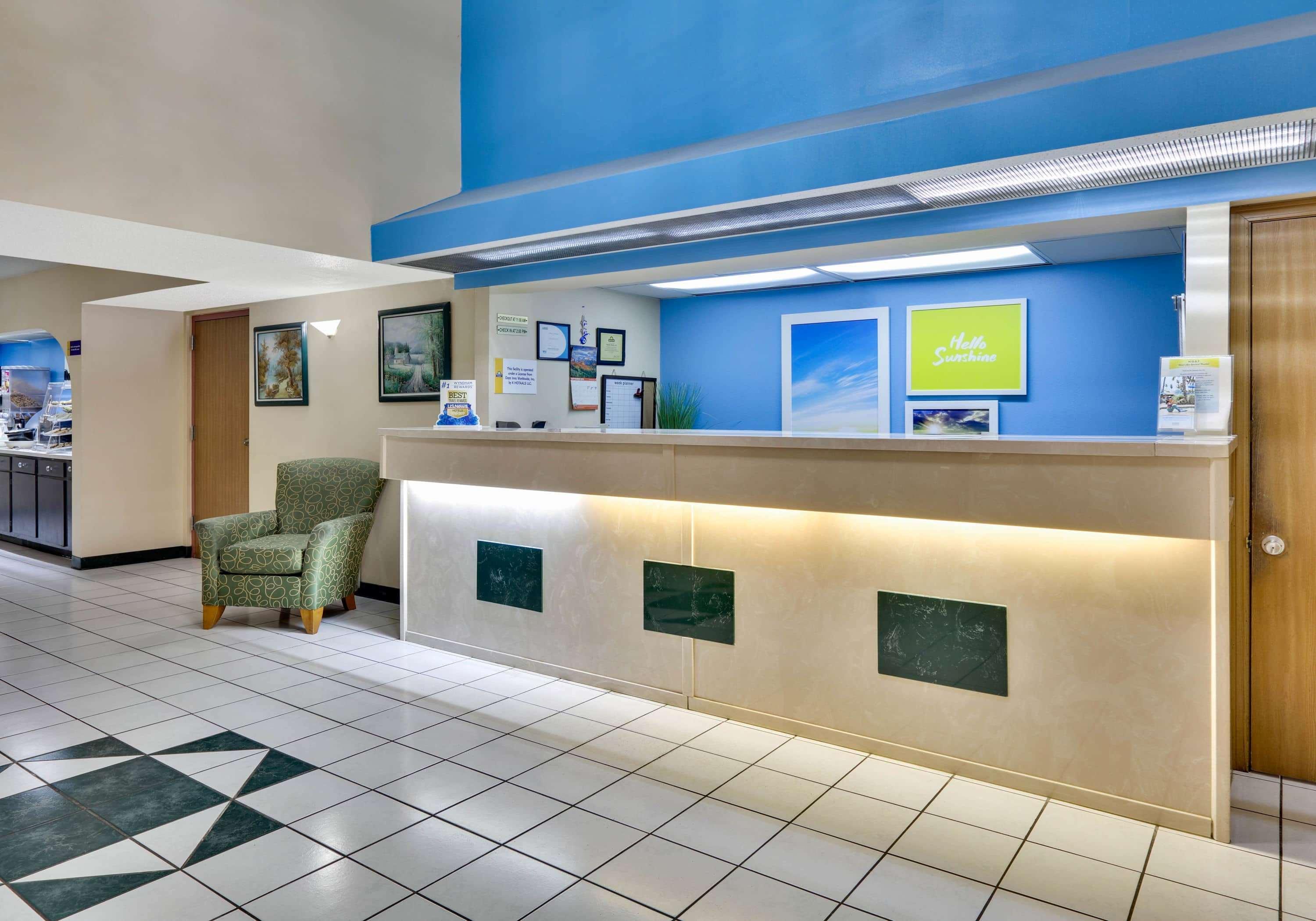 Days Inn & Suites By Wyndham Bentonville Esterno foto