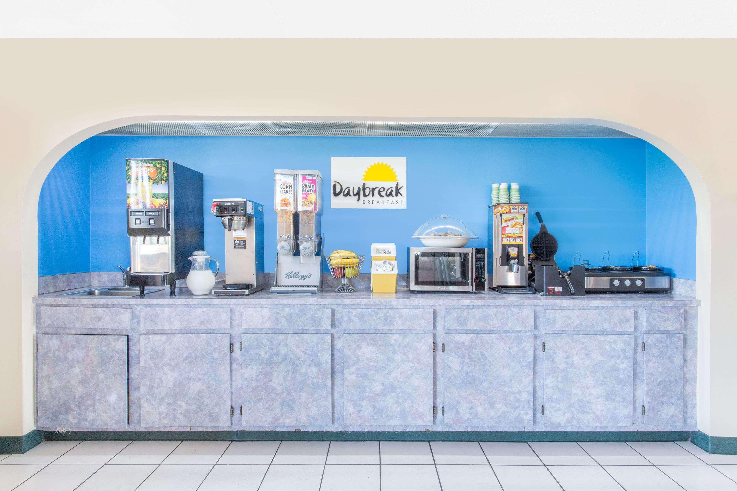Days Inn & Suites By Wyndham Bentonville Esterno foto